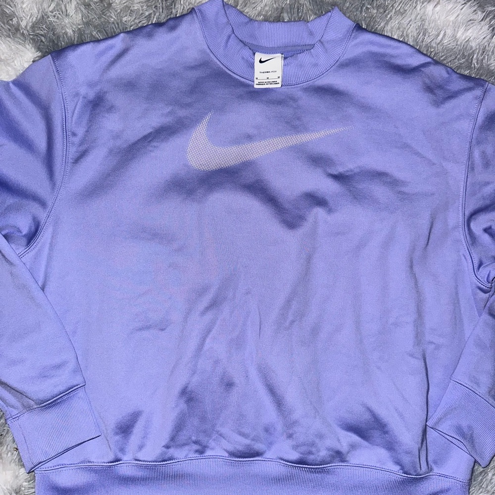 Nike Woman’s Lavender Crewneck Therma-fit  Sweatshirt - EUC Medium